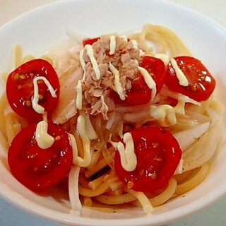 玉ねぎとトマトとツナのサラダパスタ